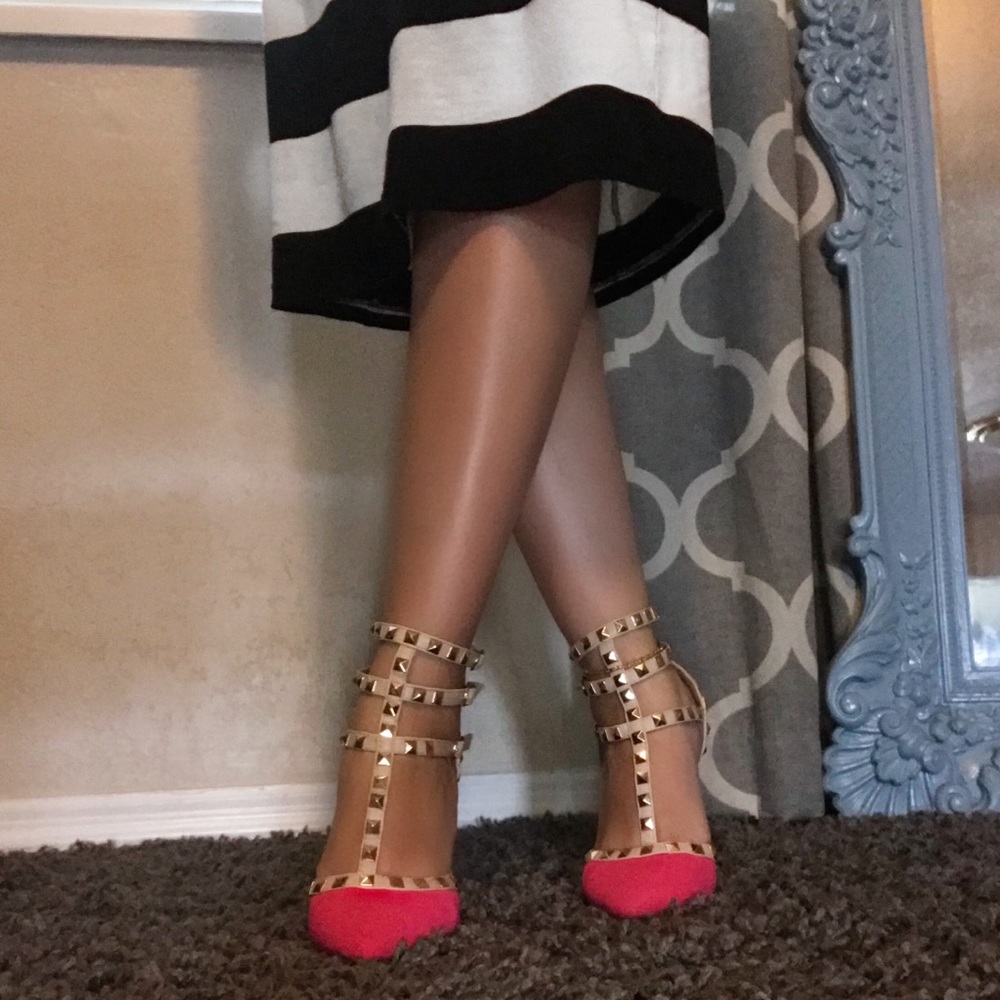 $10 TODAY ONLY! Hot Pink Studded Heels 🤩
